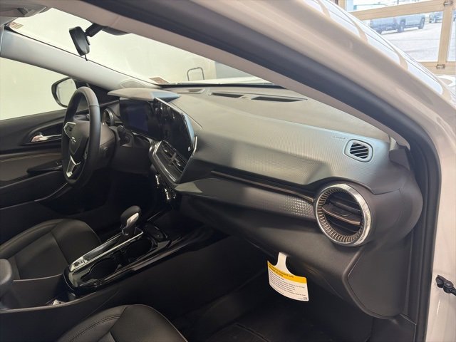 Used 2025 Chevrolet Trax ACTIV w/ Driver Confidence Package image 35