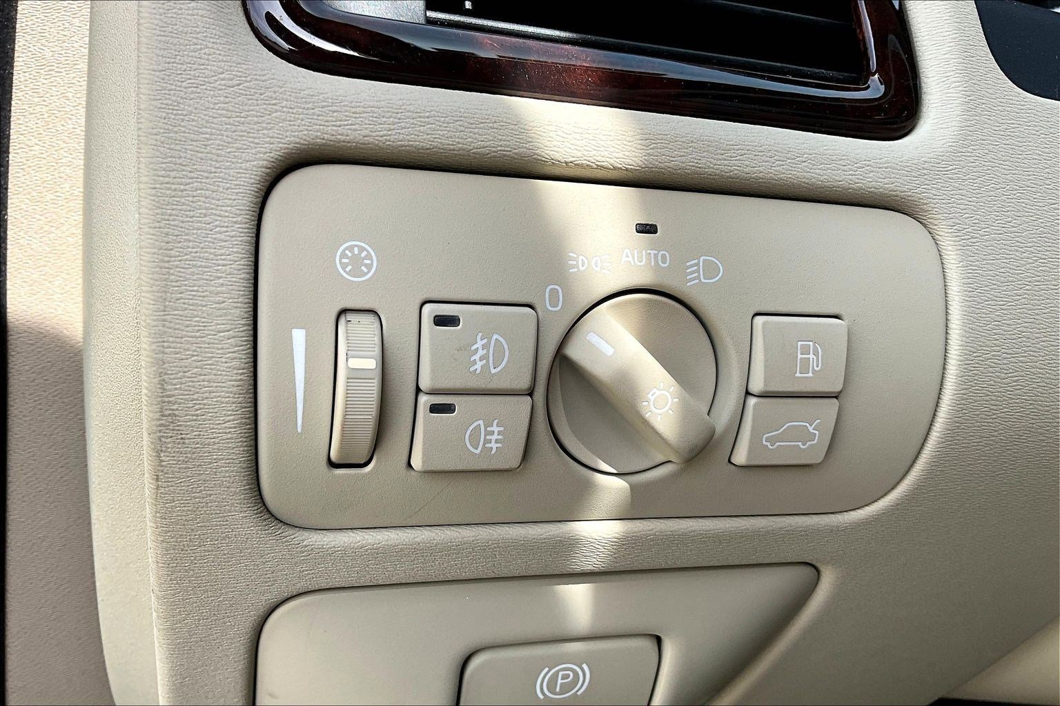 Used 2013 Volvo XC70 3.2 image 36