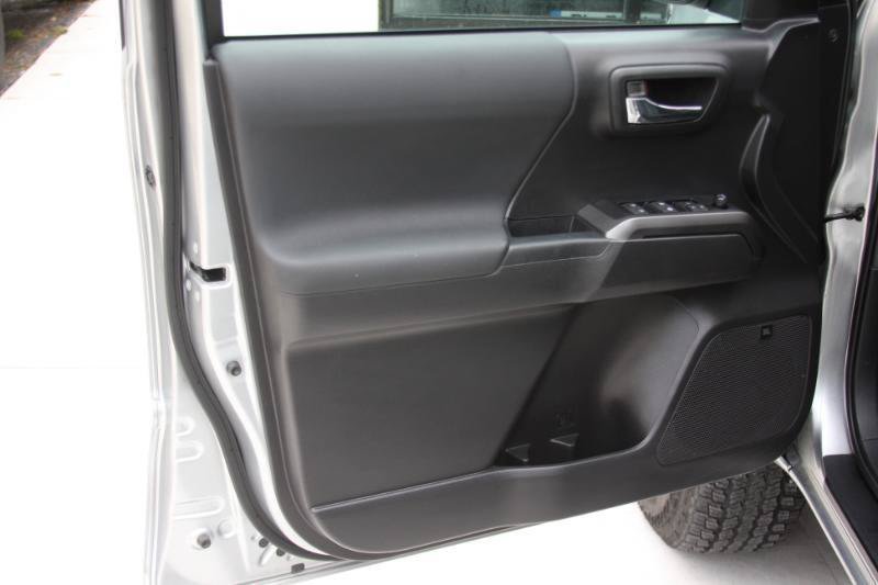 Used 2023 Toyota Tacoma TRD Off-Road w/ TRD Premium Off Road Package AWD/4WD image 26