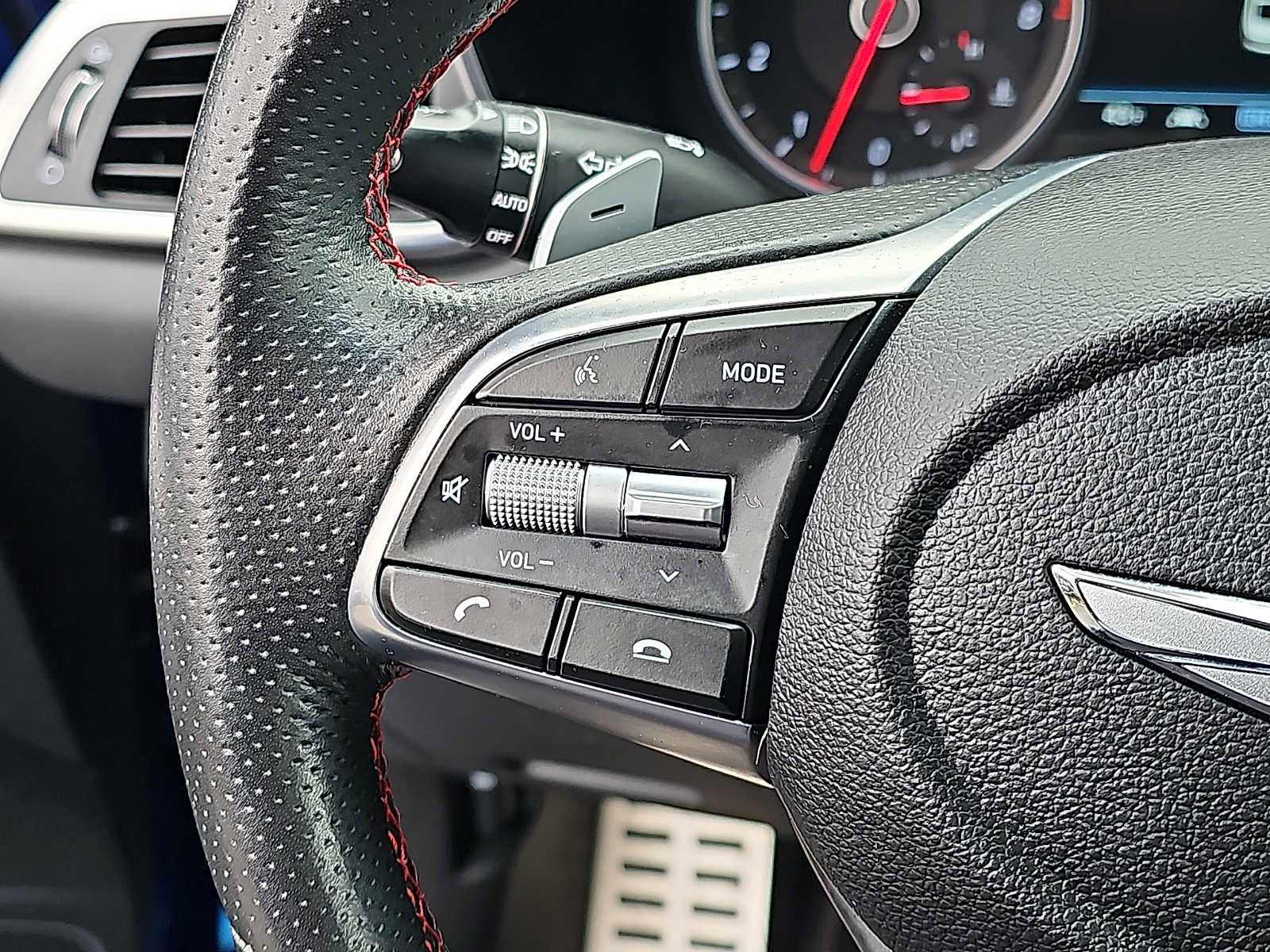 Used 2020 Genesis G70 3.3T w/ Sport Package image 25