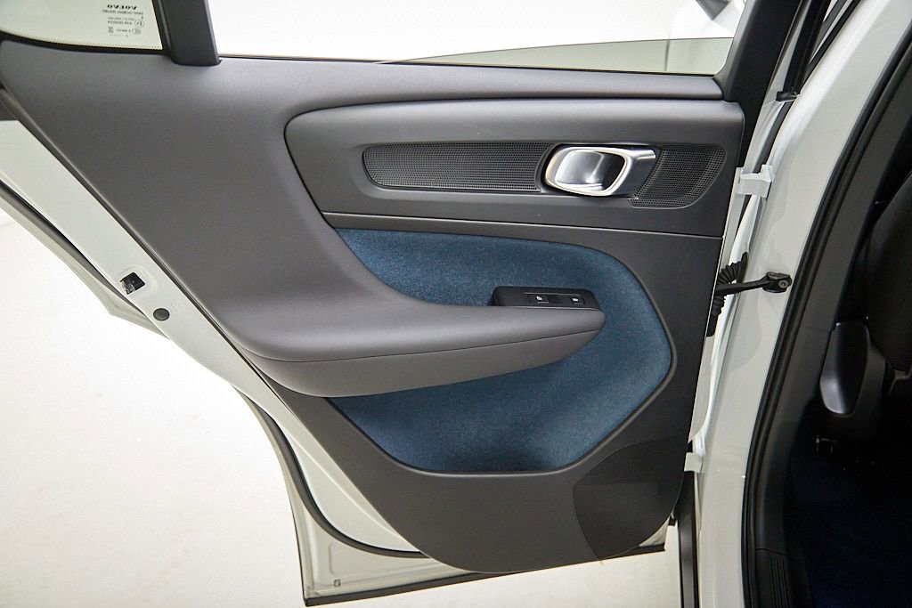 Certified 2023 Volvo C40 P8 Recharge Ultimate image 19