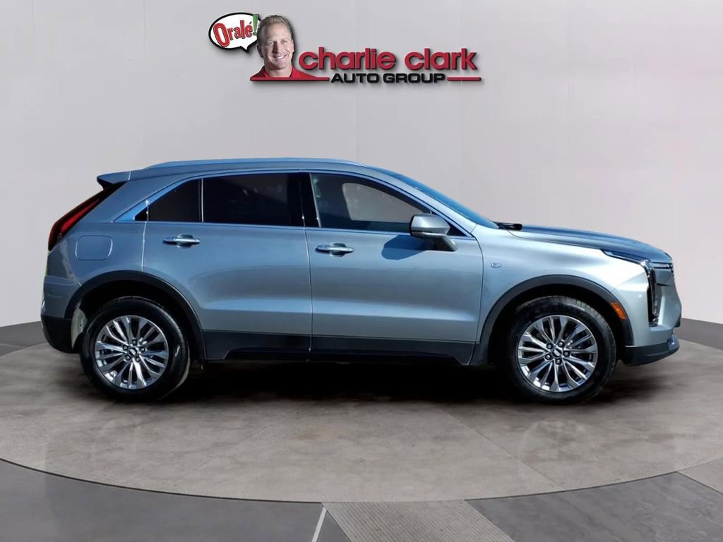 Used 2025 Cadillac XT4 Premium Luxury FWD image 6