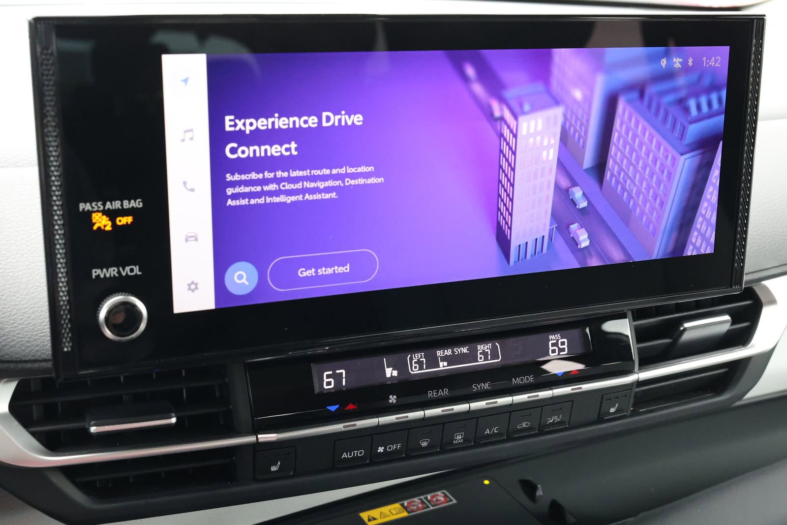 Used 2025 Toyota Sienna XLE image 19