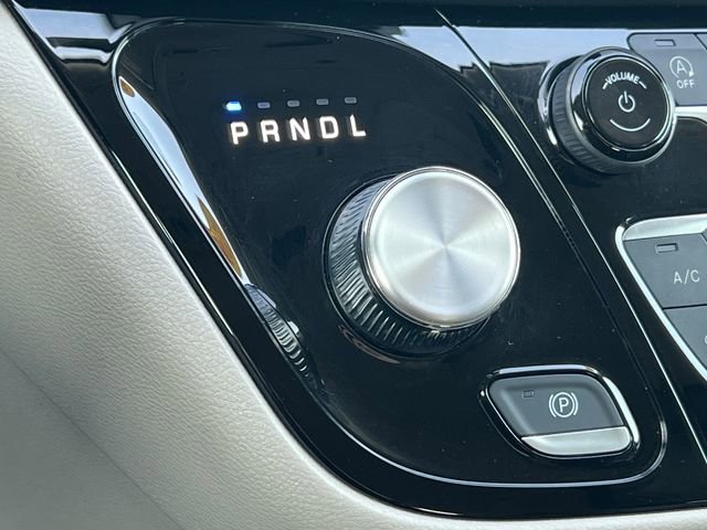 Used 2023 Chrysler Pacifica Touring-L FWD image 29