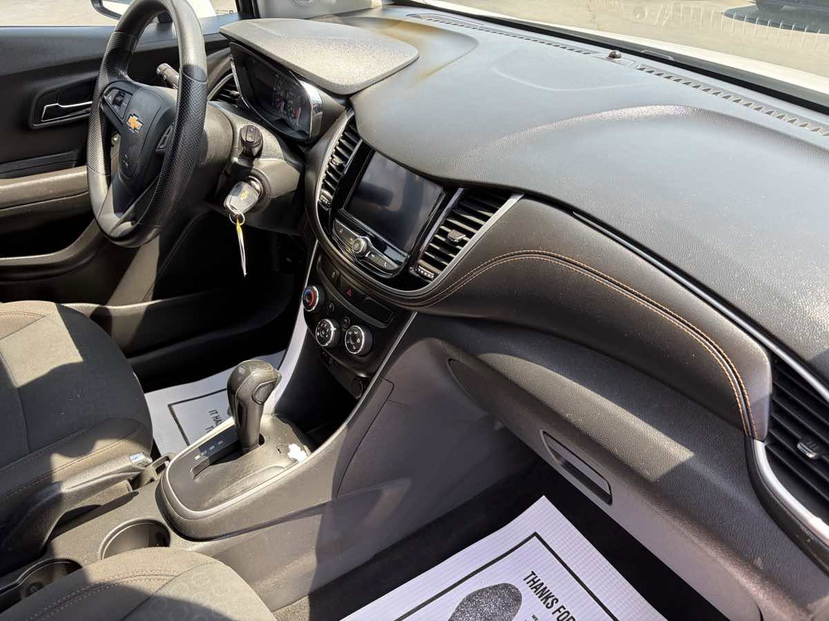 Used 2020 Chevrolet Trax LS w/ Tint and Cruise Package FWD image 28