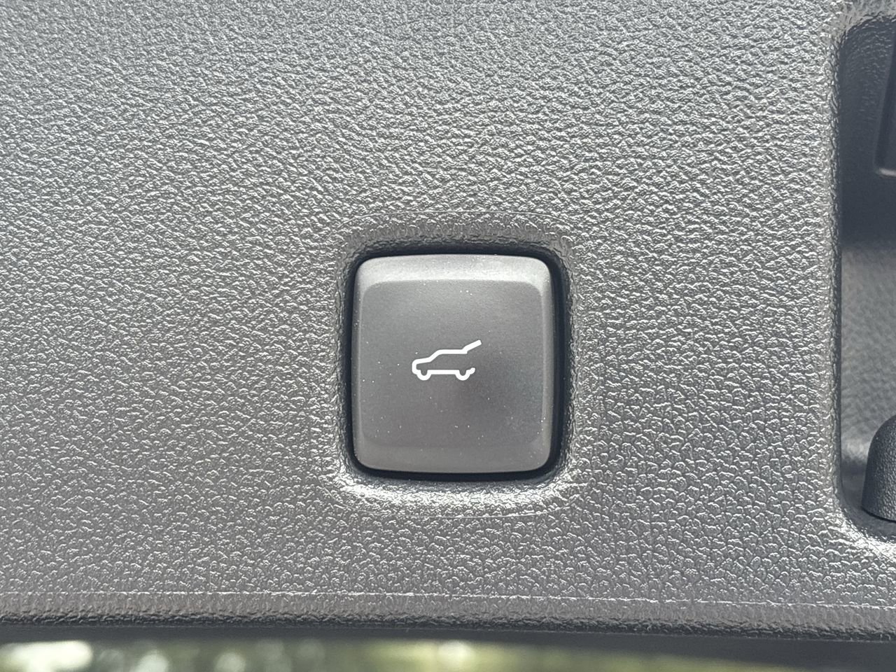 Used 2022 Ford Escape SEL image 9