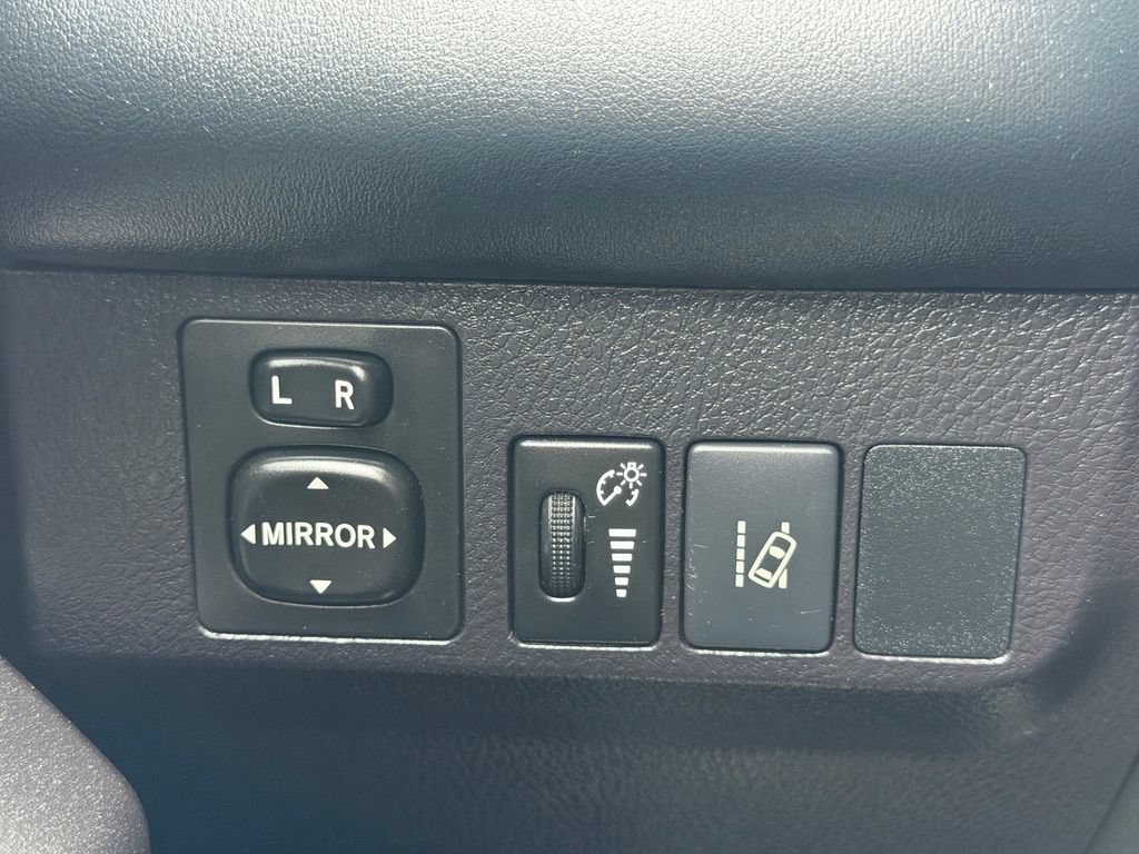 Used 2018 Toyota RAV4 XLE AWD/4WD image 34