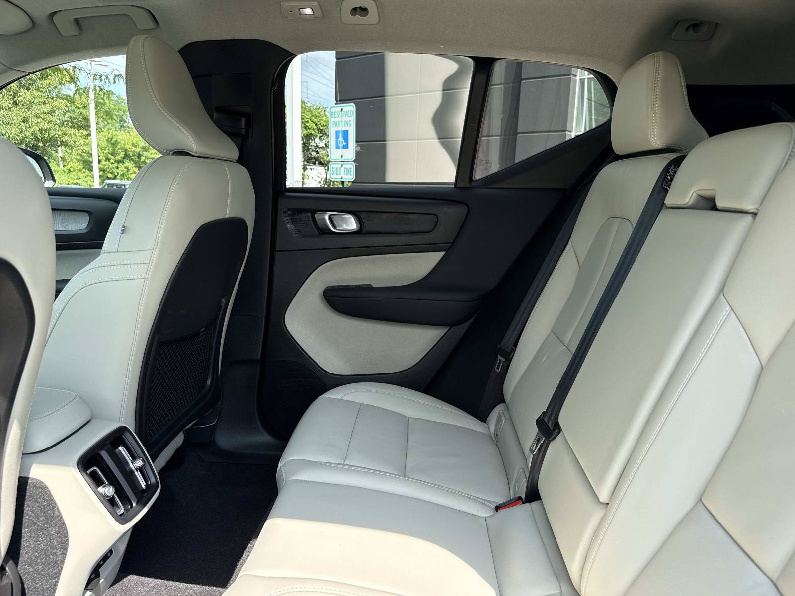 Used 2023 Volvo XC40 B5 Ultimate w/ Protection Package Premier AWD/4WD image 17