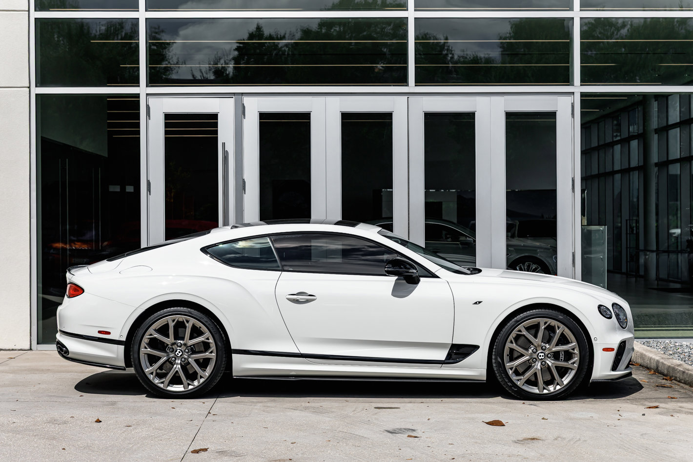 Used 2024 Bentley Continental GT V8 image 7