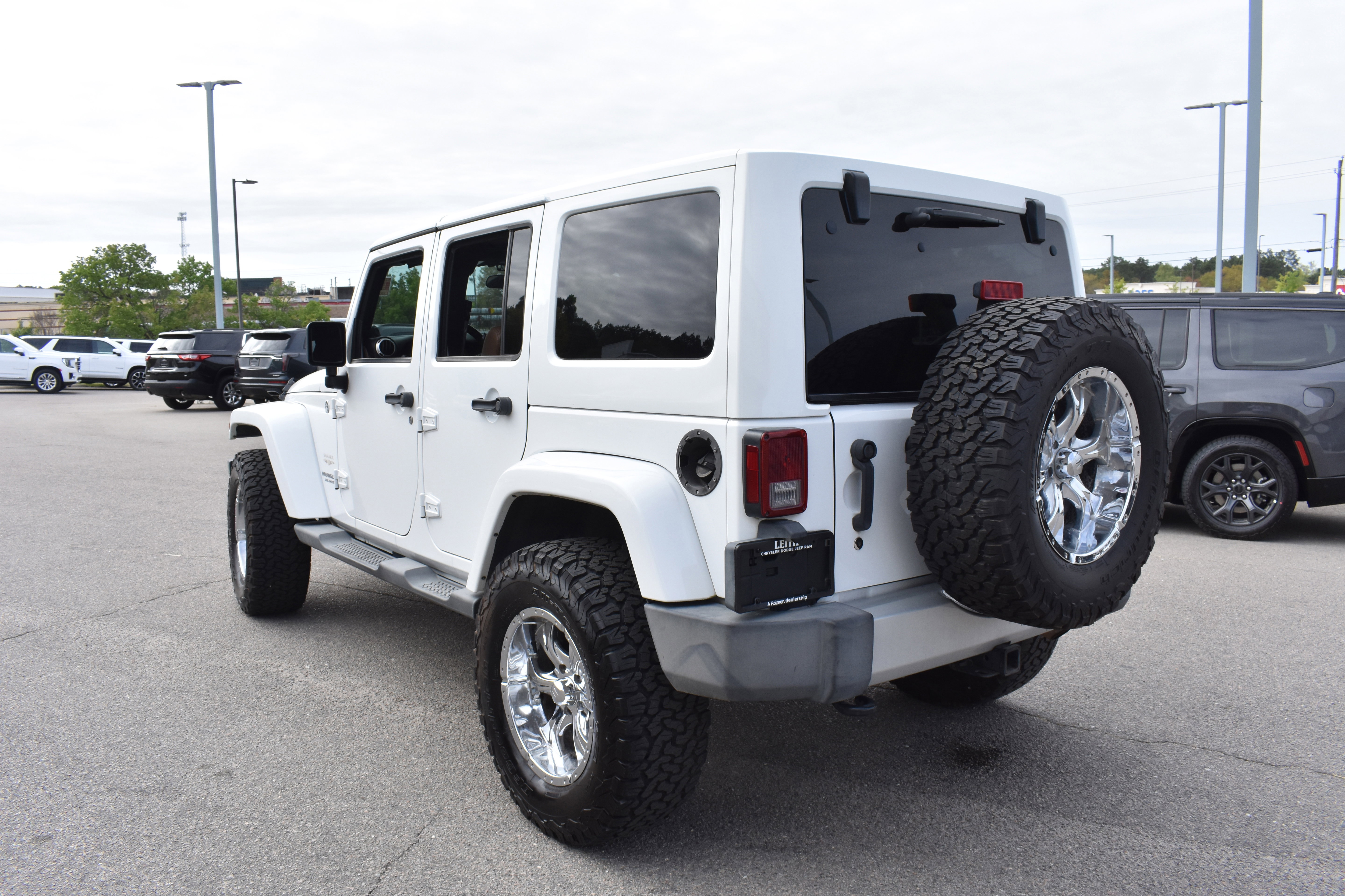 Used 2011 Jeep Wrangler Unlimited Sahara w/ Dual Top Group image 7