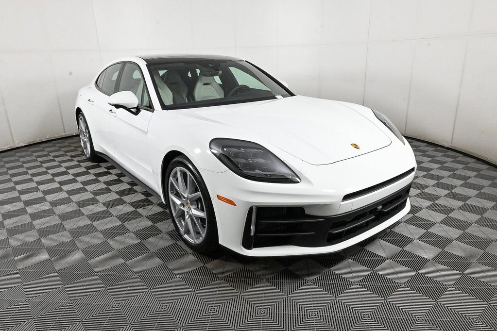 Used 2025 Porsche Panamera image 28