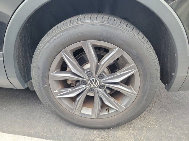 Certified 2023 Volkswagen Tiguan SE FWD image 5