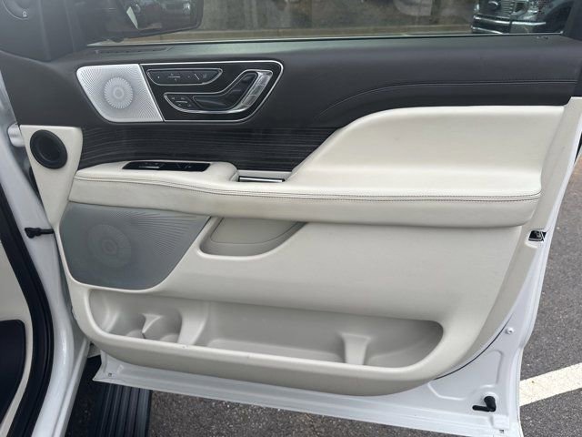Used 2021 Lincoln Navigator Black Label w/ Cargo Convenience Package image 16