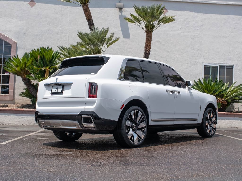 Used 2025 Rolls-Royce Cullinan AWD/4WD image 2