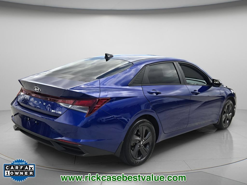 Used 2023 Hyundai Elantra SEL w/ Cargo Package FWD image 7