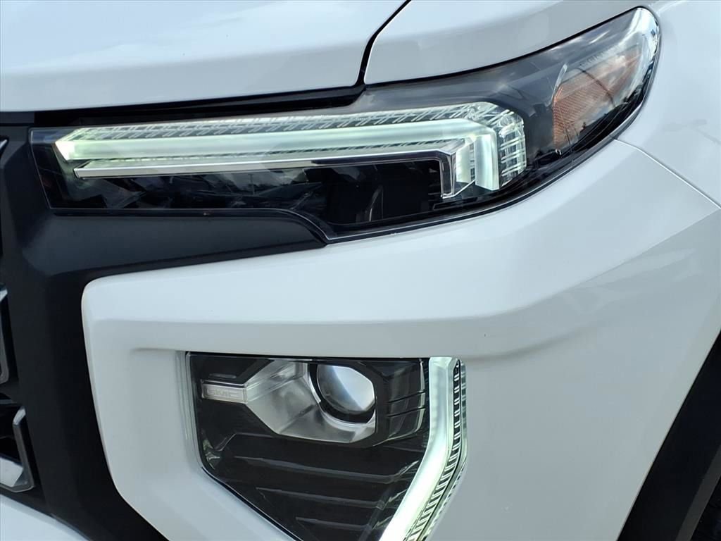 Used 2024 GMC Canyon AT4 w/ Technology Package image 11