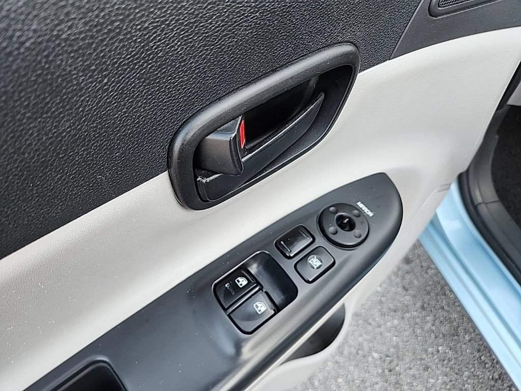 Used 2010 Hyundai Accent GS w/ Premium Pkg 3 FWD image 19