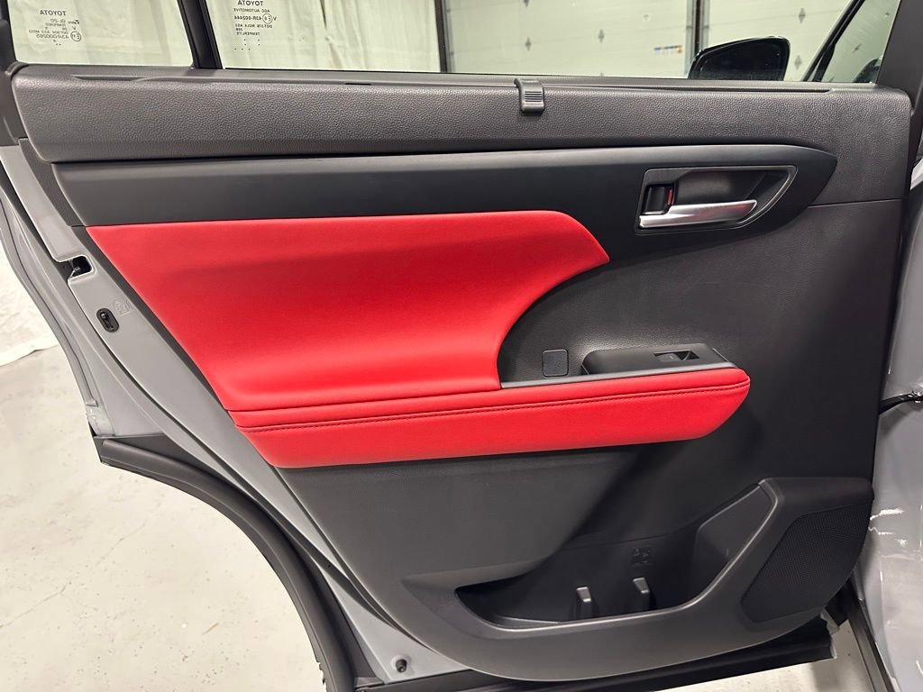 Used 2025 Toyota Highlander XSE image 42