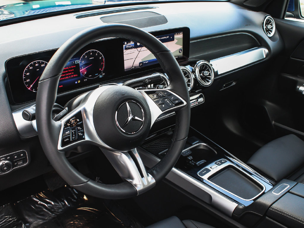 Used 2025 Mercedes-Benz GLB 250 4MATIC image 16
