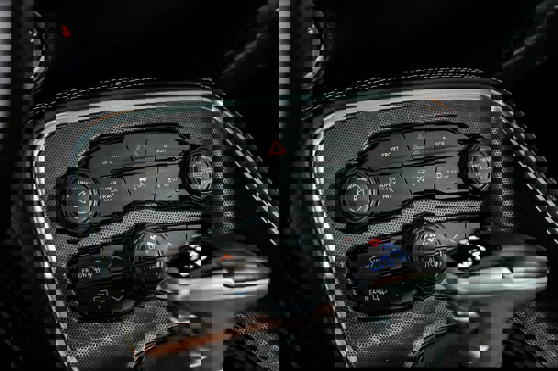 Used 2016 Dodge Challenger R/T Scat Pack w/ Leather Interior Group image 30