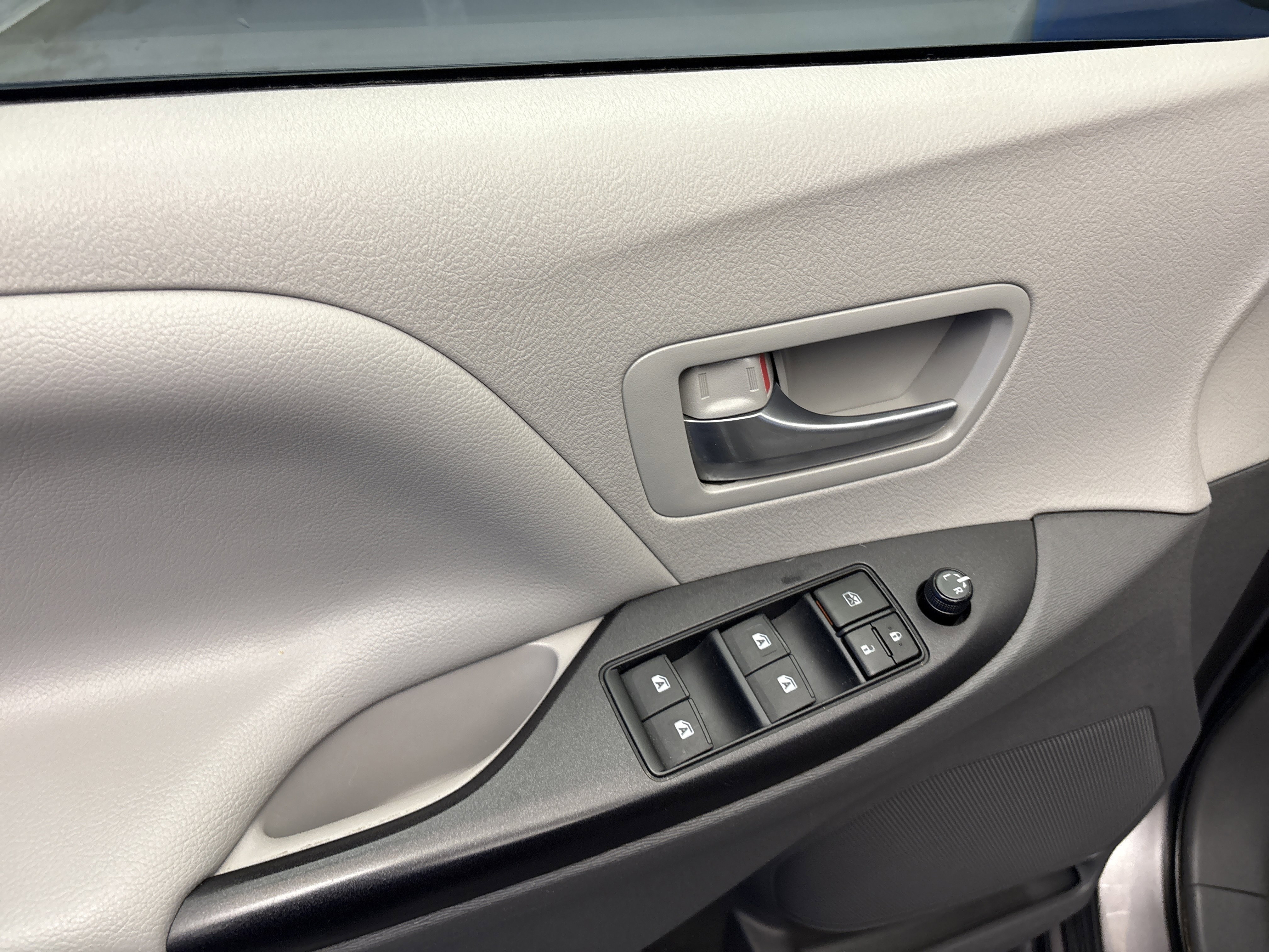 Used 2017 Toyota Sienna LE image 10