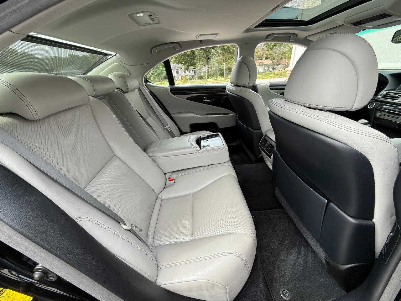 Used 2014 Lexus LS 460 AWD w/ Comfort Package image 31