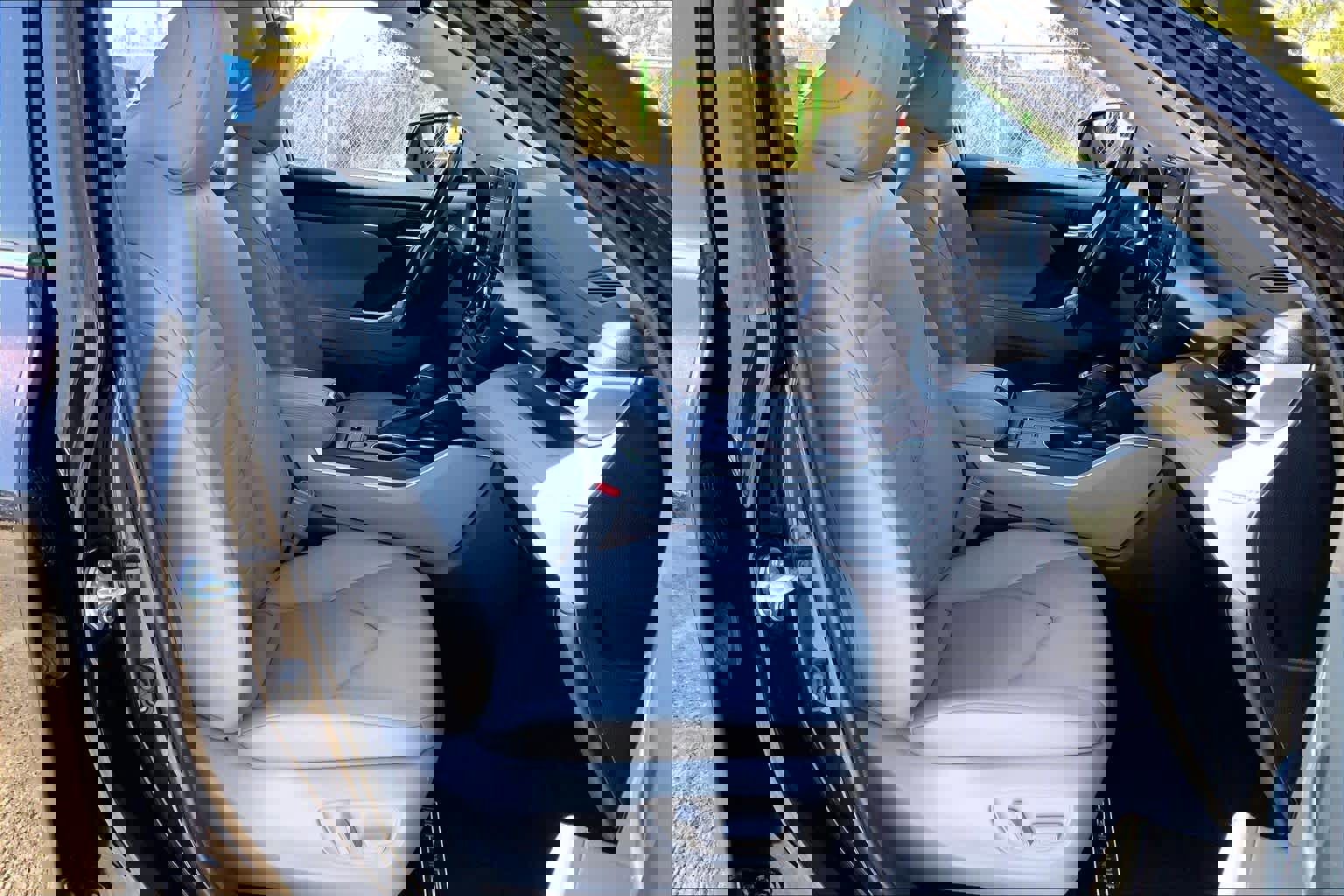 Used 2022 Toyota Highlander XLE image 9