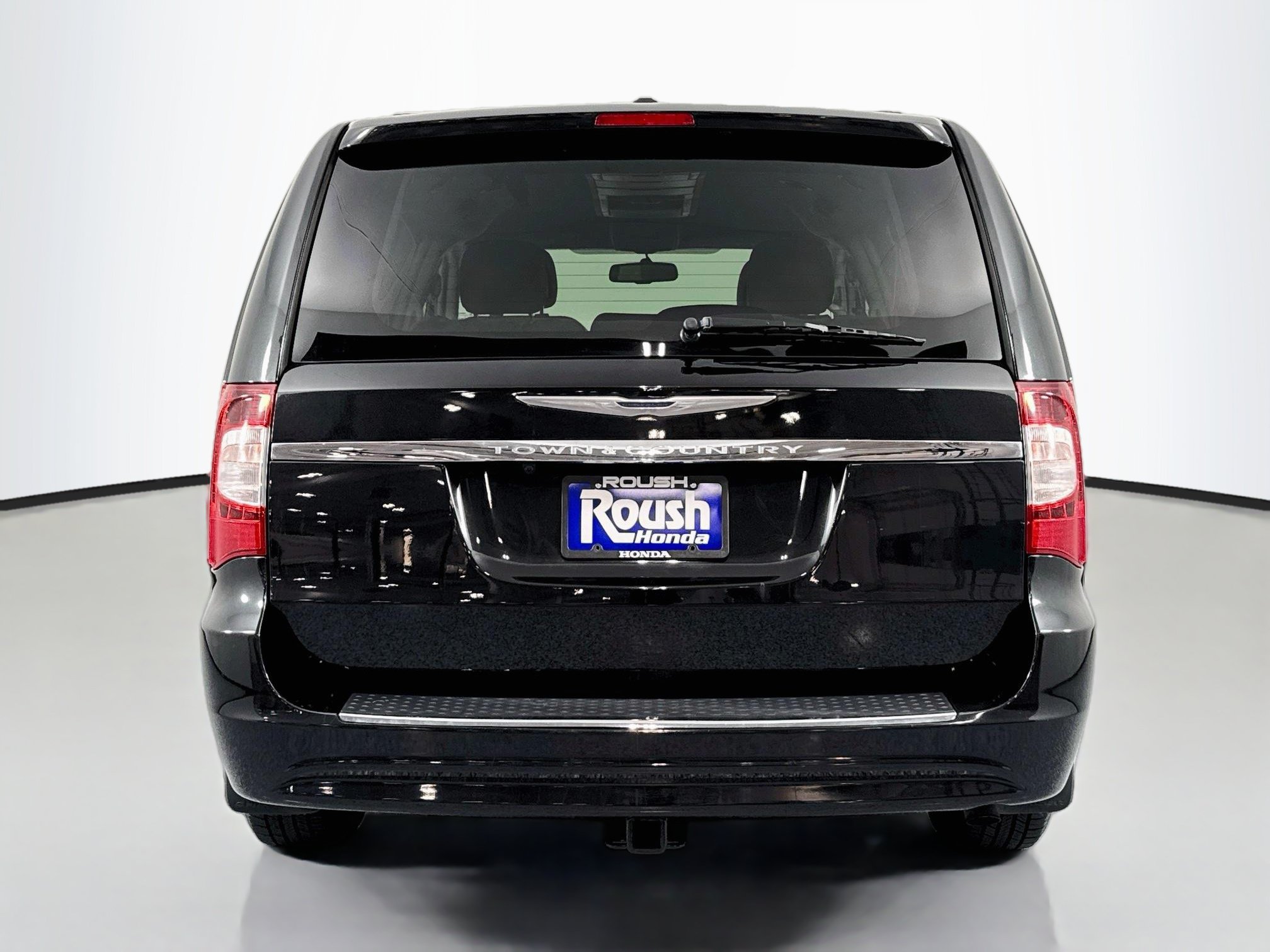 Used 2013 Chrysler Town & Country Touring FWD image 6