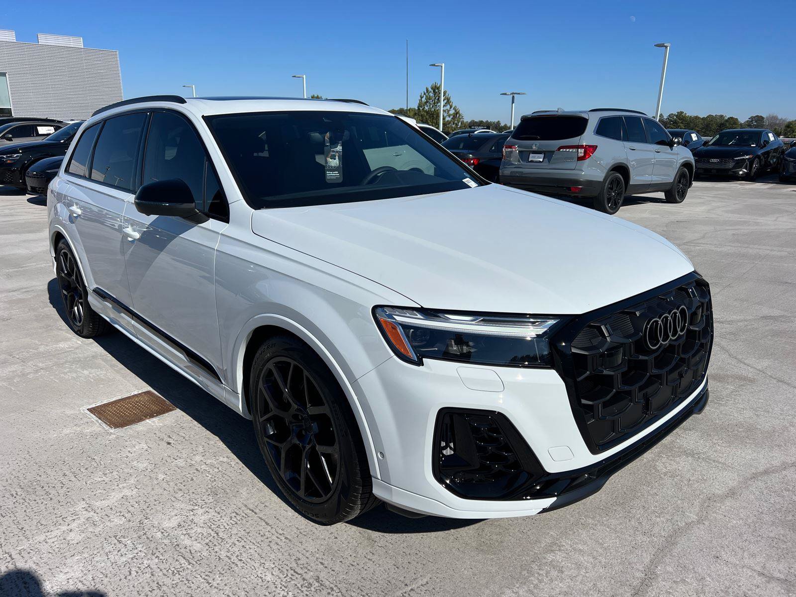 New 2026 Audi SQ7 Premium Plus AWD/4WD image 3
