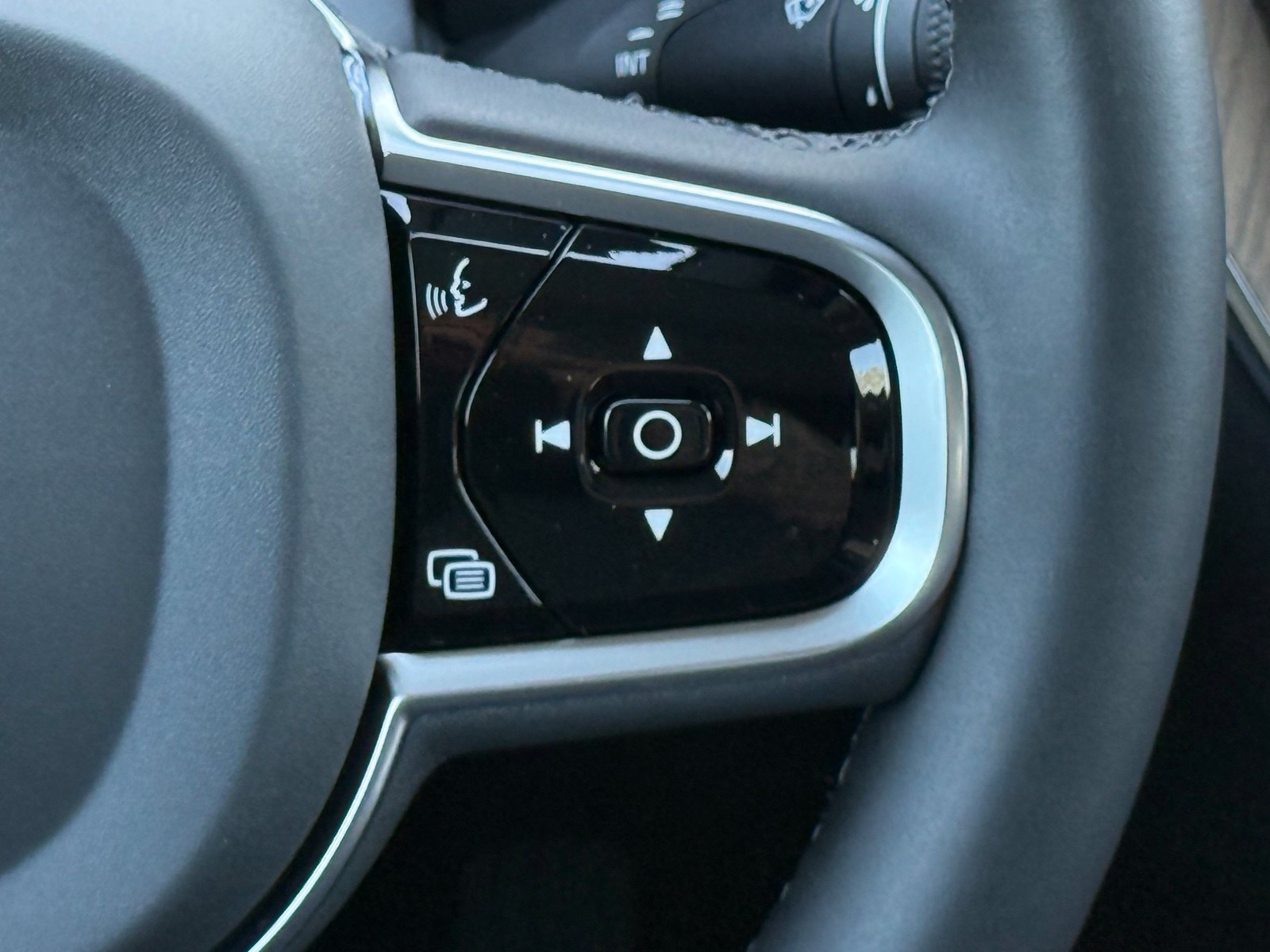 New 2027 Volvo XC60 B5 Core AWD/4WD image 37