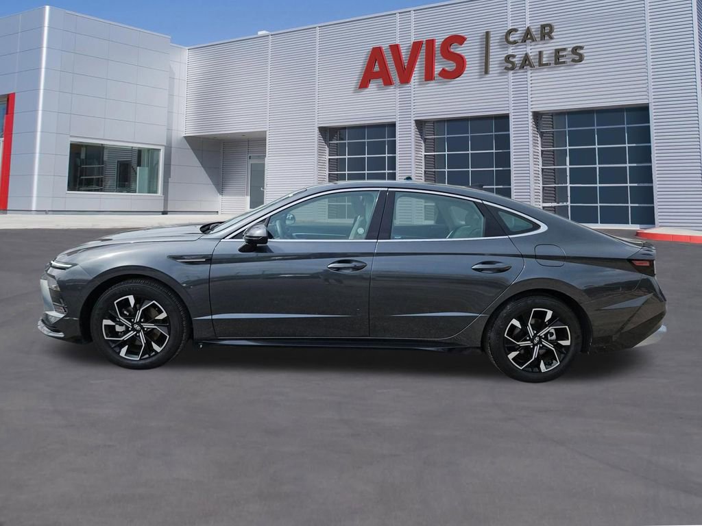 Used 2025 Hyundai Sonata SEL FWD image 2