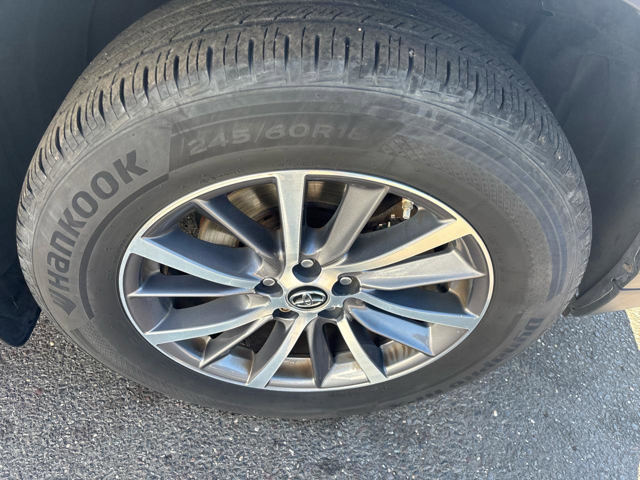 Used 2017 Toyota Highlander XLE image 27