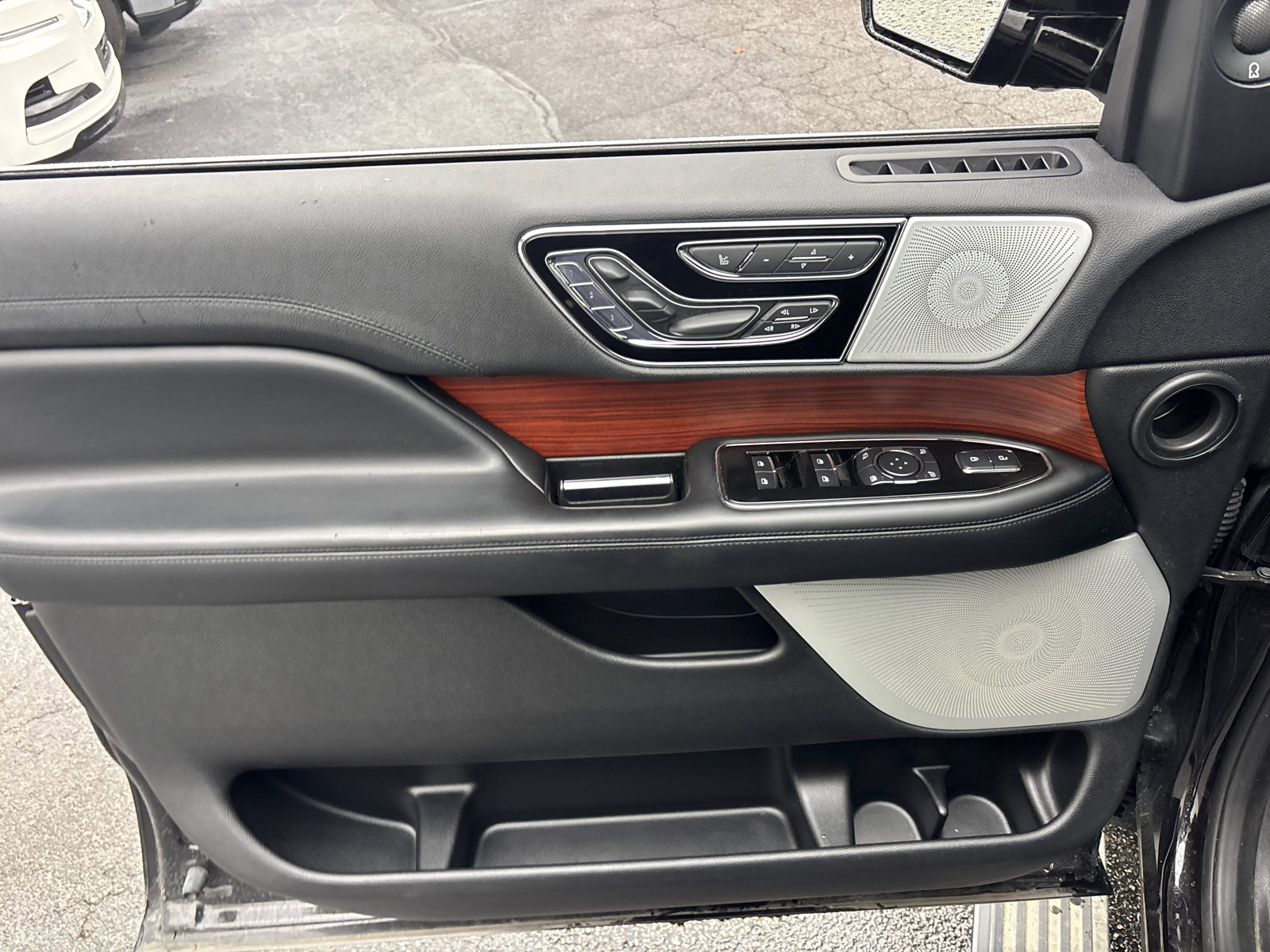 Used 2020 Lincoln Navigator Reserve w/ Equipment Group 208A Reserve image 11