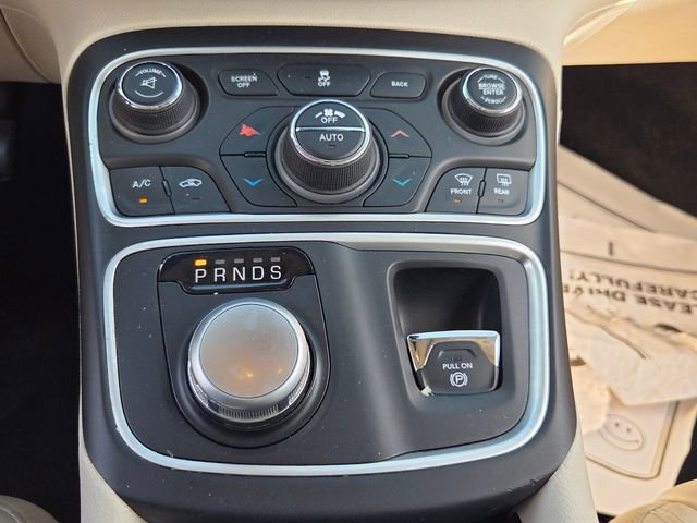 Used 2017 Chrysler 200 Limited Platinum w/ Comfort & Convenience Group image 19