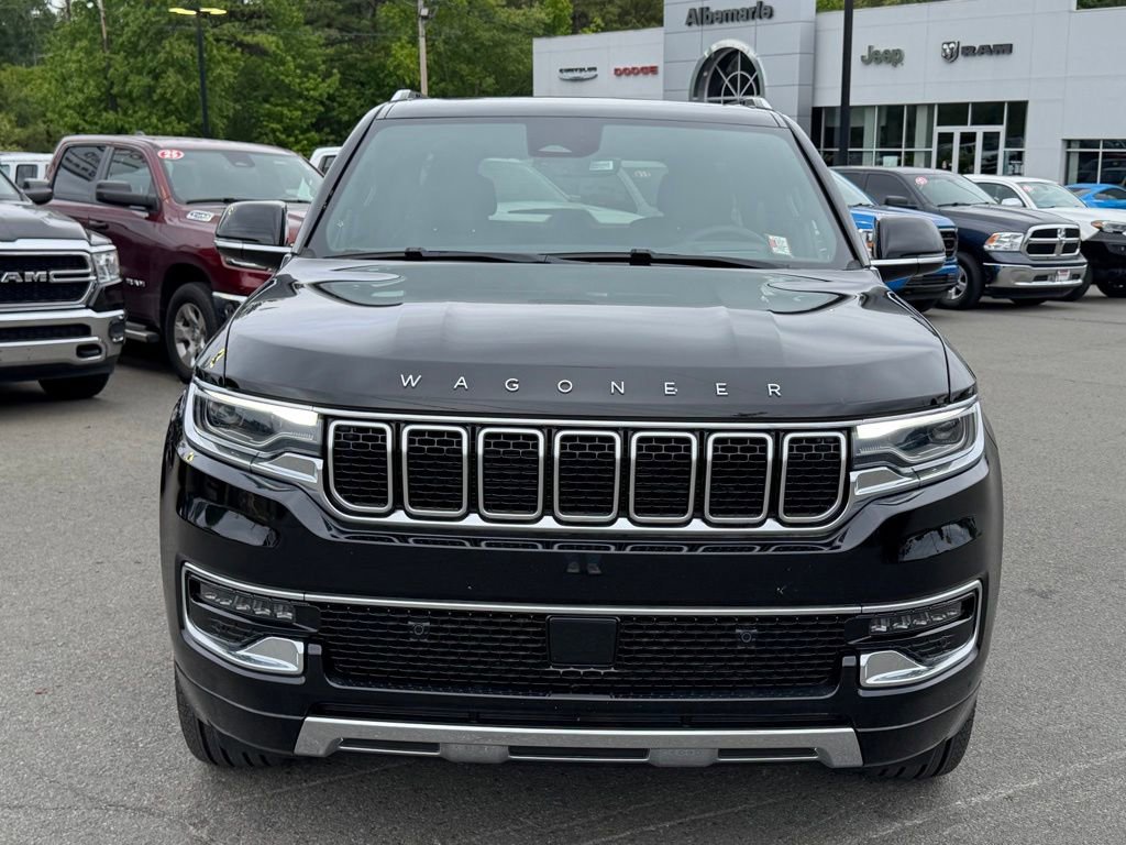 Used 2024 Jeep Wagoneer Series III w/ Premium Group I AWD/4WD image 10
