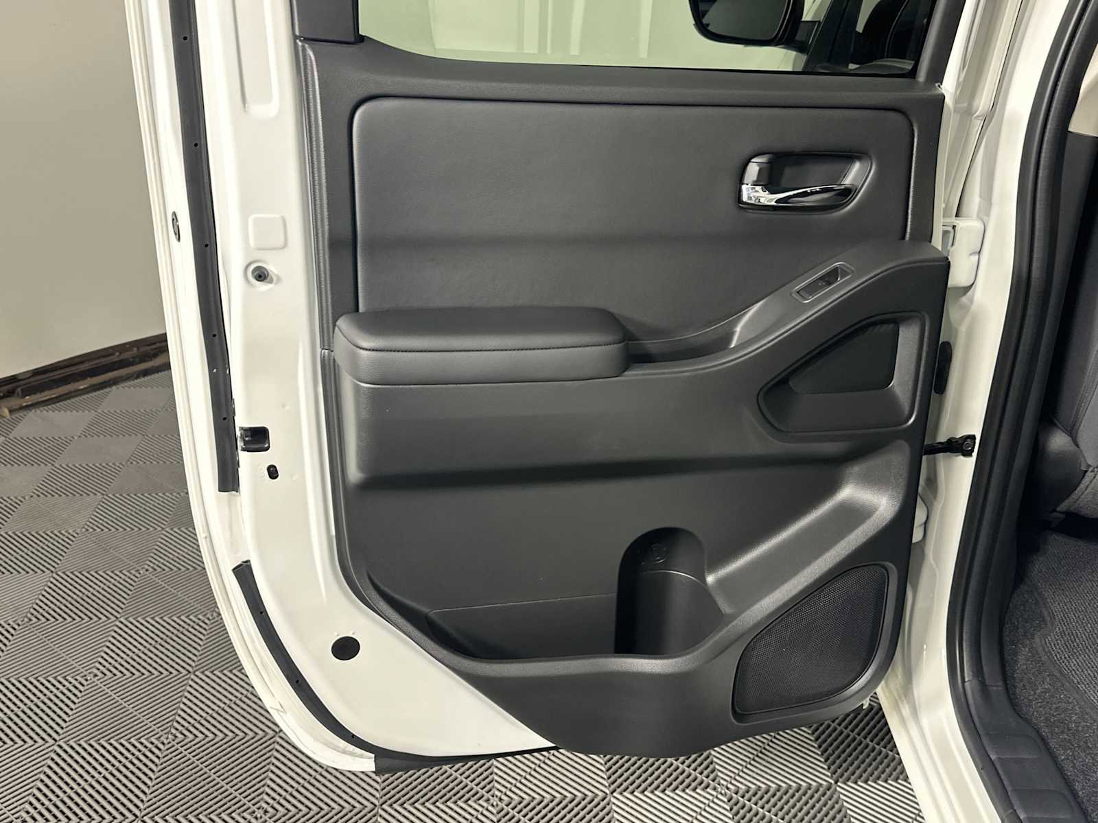 Used 2025 Nissan Frontier SV RWD image 28