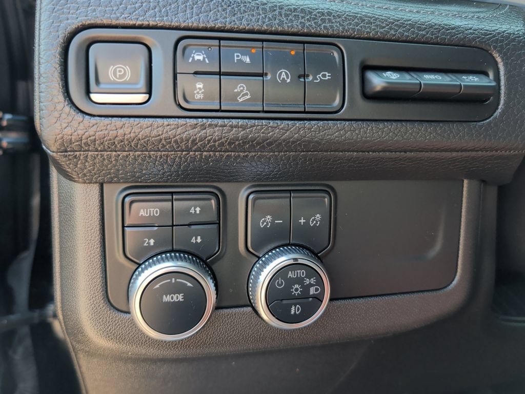 Used 2021 GMC Yukon Denali w/ Denali Premium Package AWD/4WD image 24