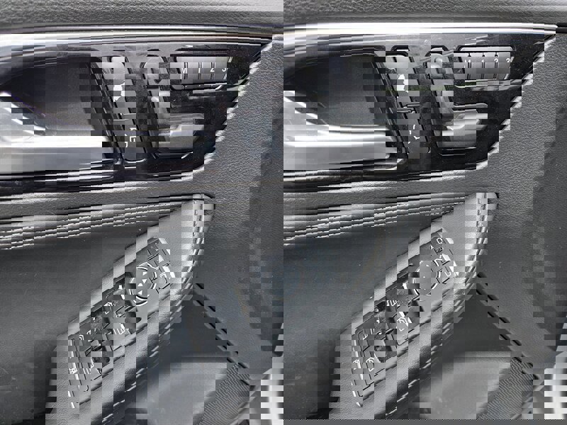 Used 2018 INFINITI QX30 Premium w/ Navigation Package AWD/4WD image 14