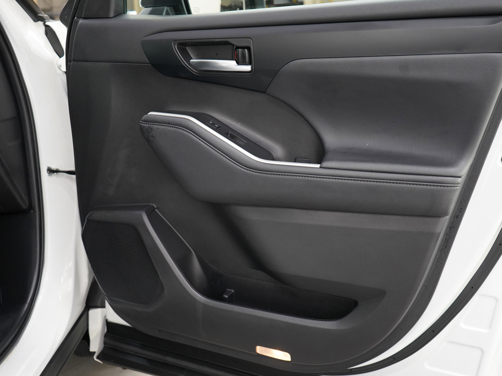 Used 2022 Toyota Highlander XLE image 9