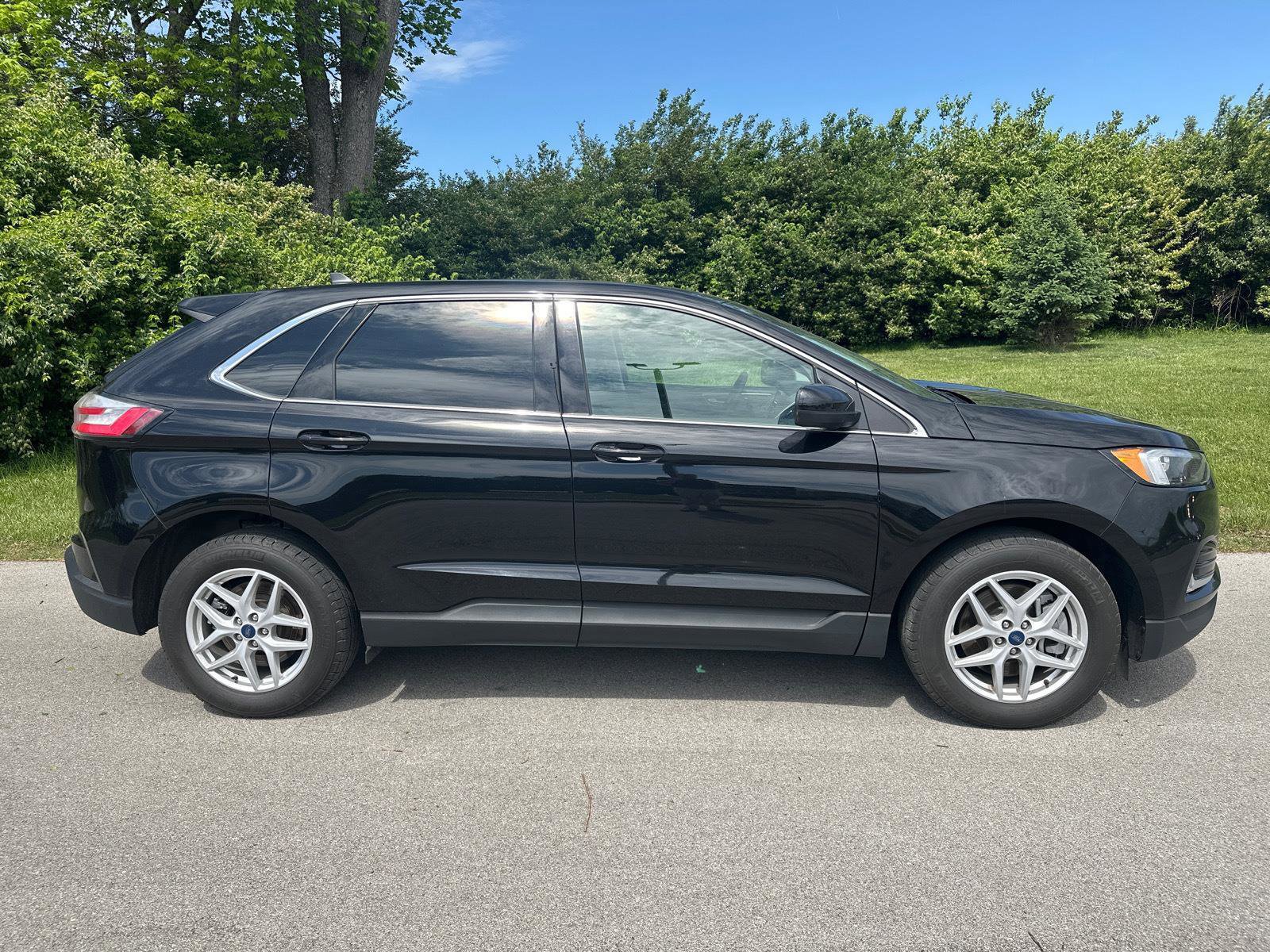 Used 2022 Ford Edge SEL w/ Convenience Package AWD/4WD image 2