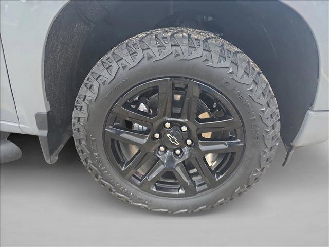 Used 2024 Chevrolet Silverado 1500 Custom w/ Turbomax Blackout Package AWD/4WD image 18