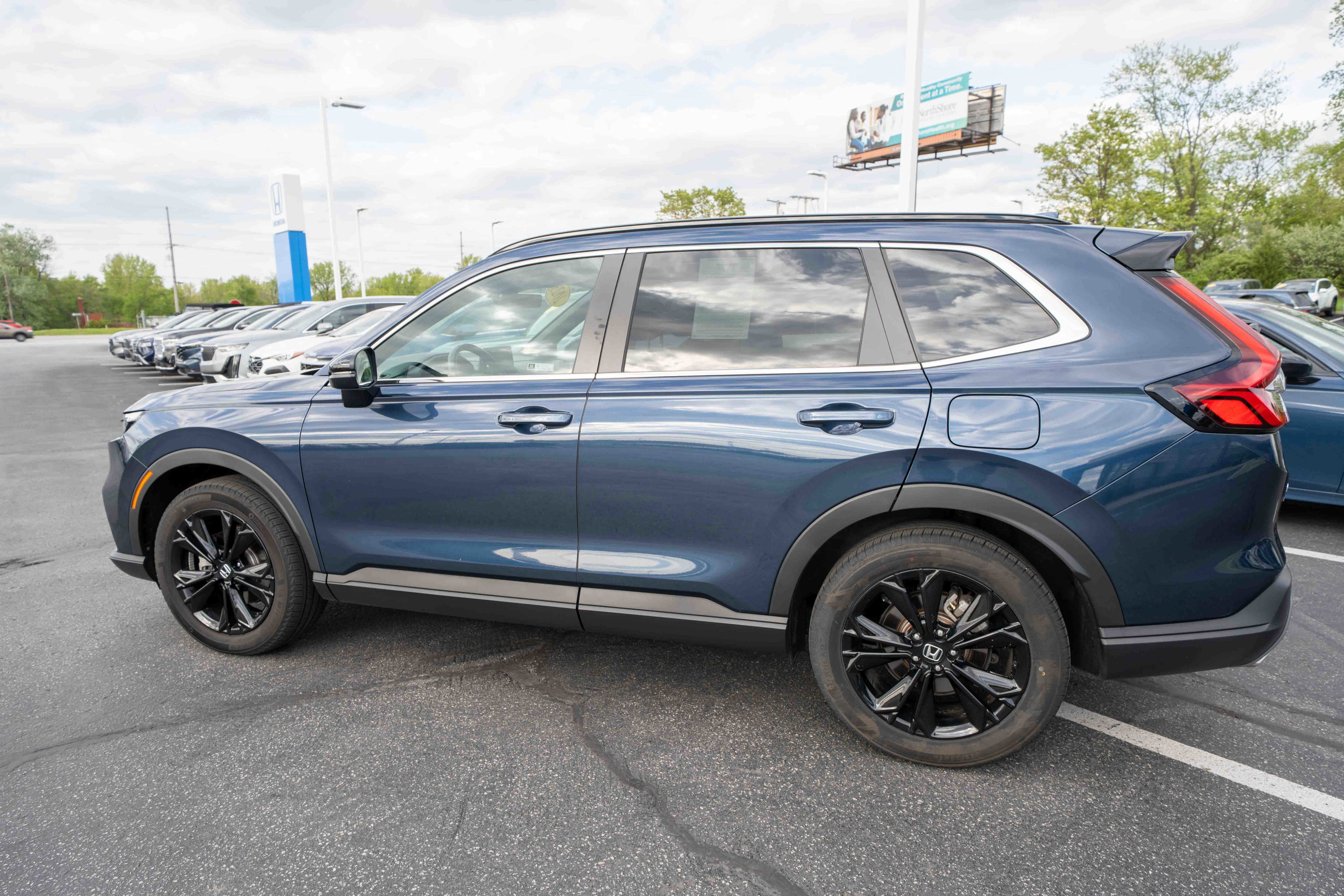 Used 2023 Honda CR-V Sport Touring image 4