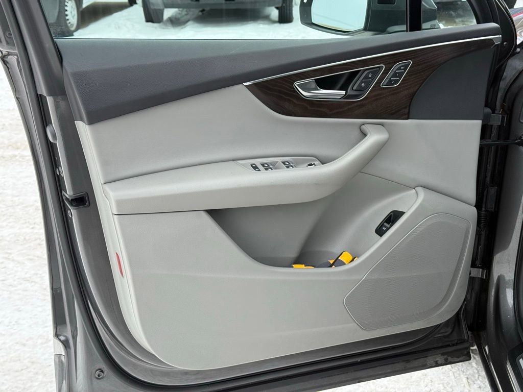 Used 2022 Audi Q7 2.0T Premium w/ Convenience Package image 13