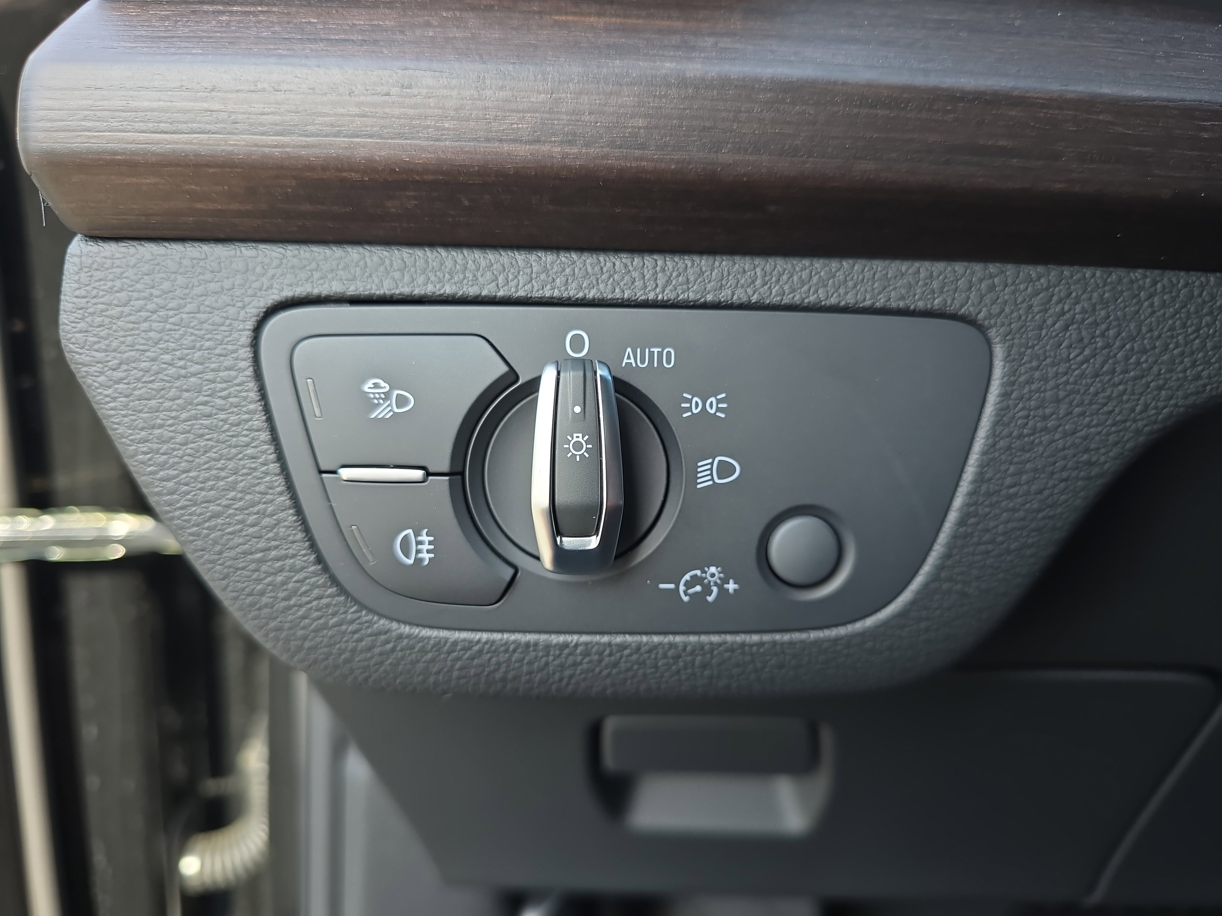 Used 2025 Audi Q5 e Premium Plus w/ Premium Plus Package image 26