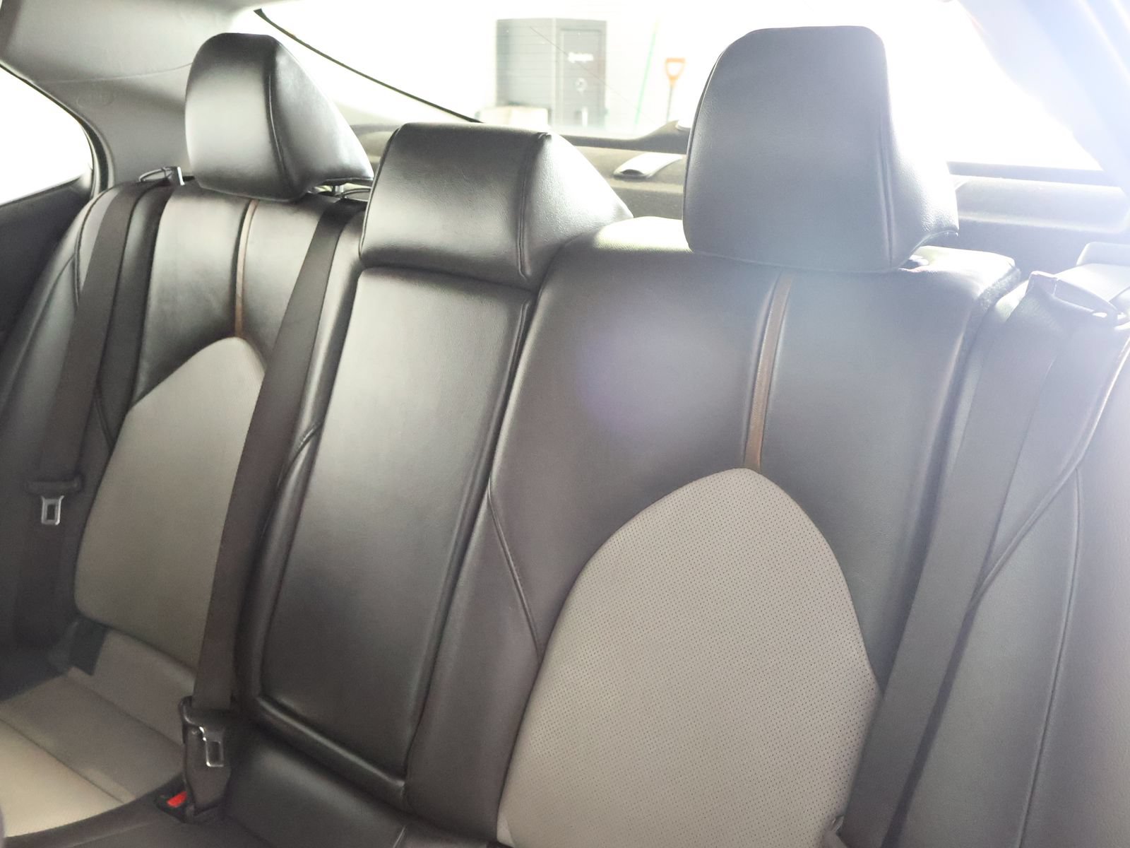 Used 2020 Toyota Camry XLE FWD image 40