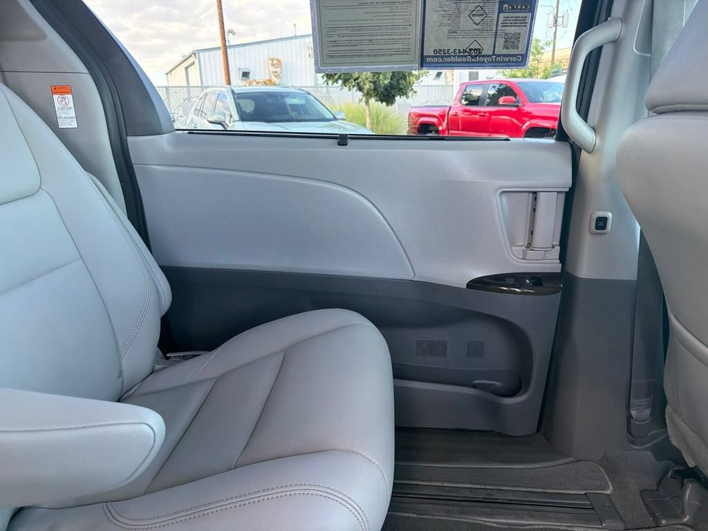 Used 2020 Toyota Sienna XLE w/ XLE Navigation Package AWD/4WD image 18
