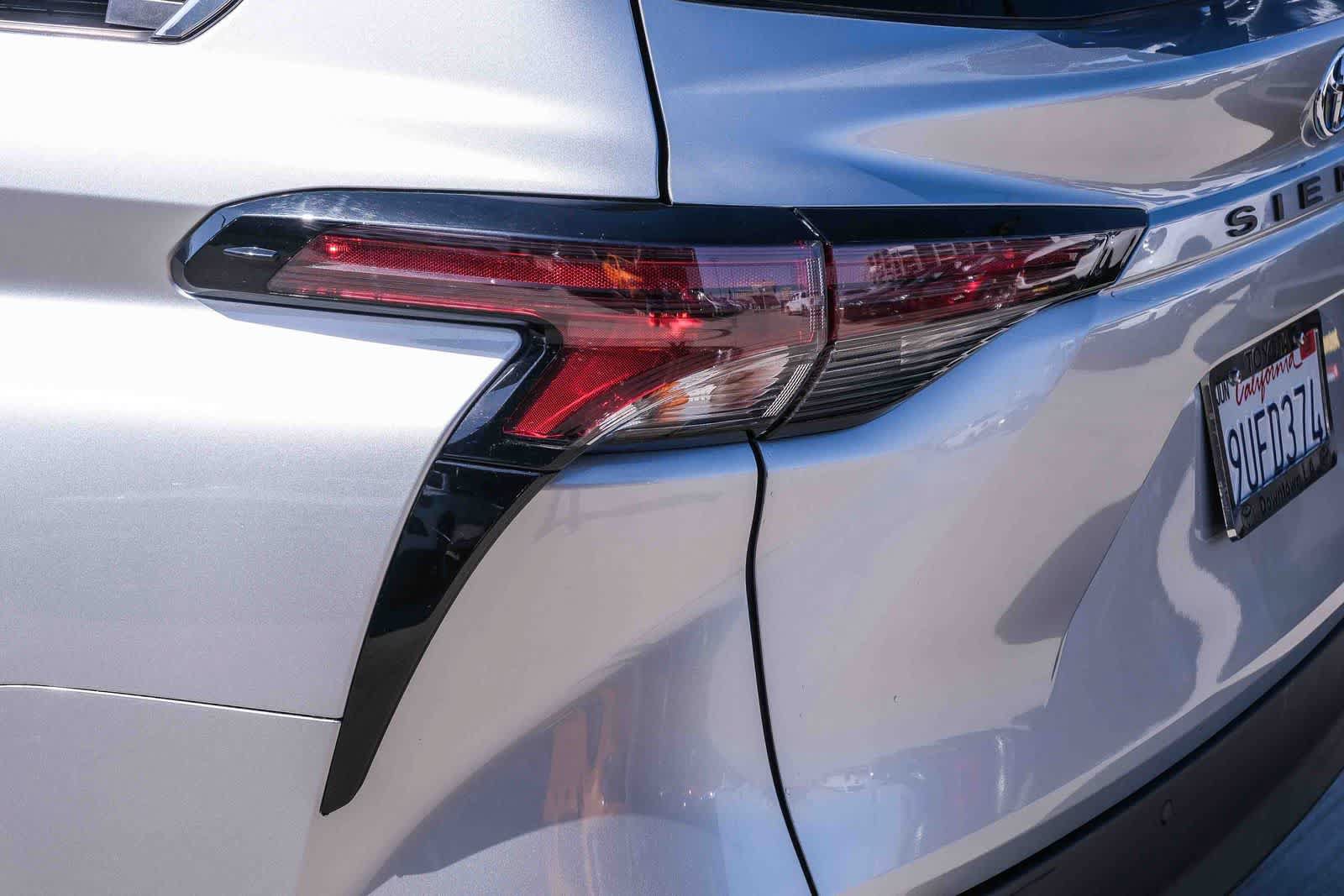 Certified 2023 Toyota Sienna XLE FWD image 7