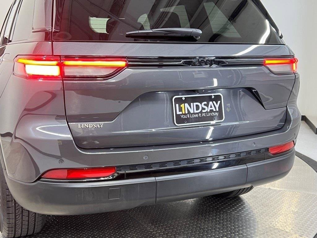 Used 2024 Jeep Grand Cherokee Altitude image 8