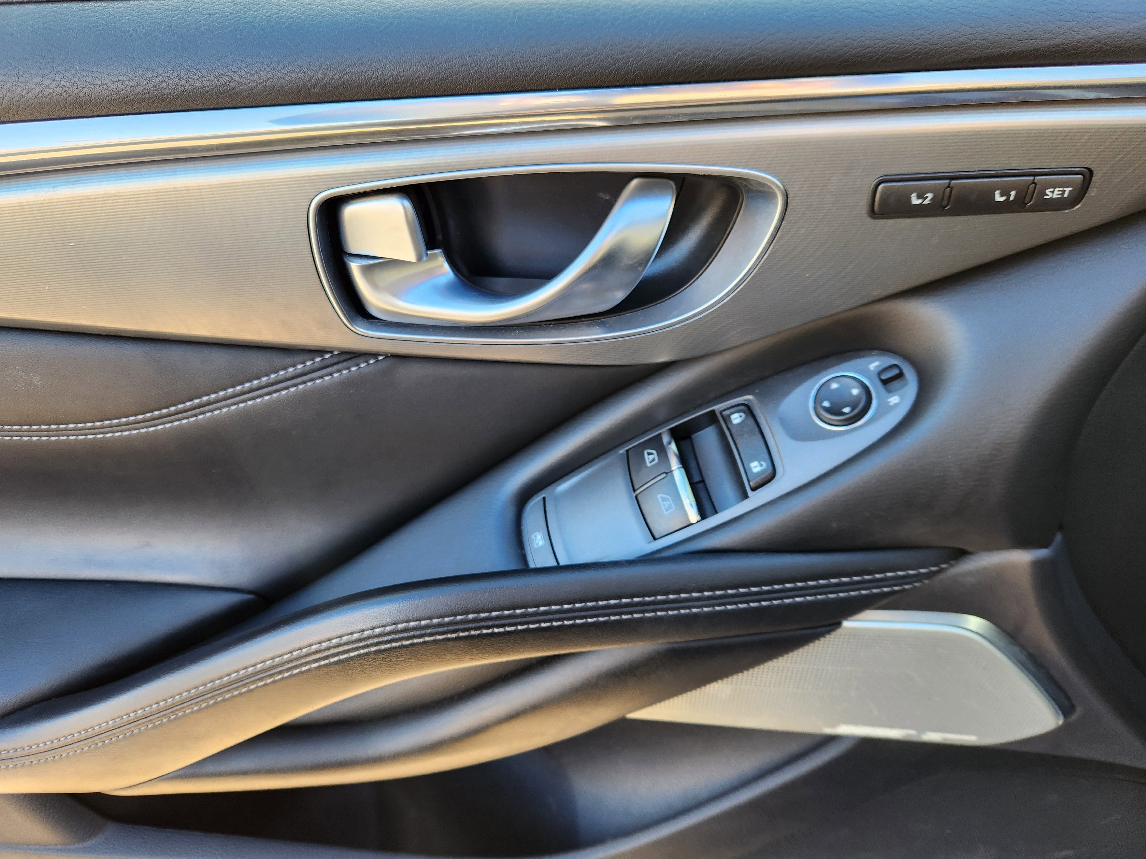 Used 2017 INFINITI Q60 w/ Premium Plus Package 3.0T image 18