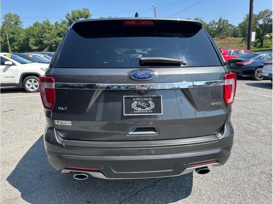 Used 2018 Ford Explorer XLT image 7